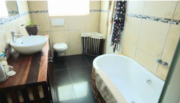 To Let 4 Bedroom Property for Rent in Winterstrand Eastern Cape